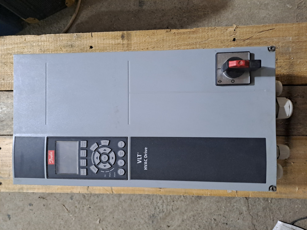 VLT FC-102P7K5T4E55H3 | Danfoss - Image 1
