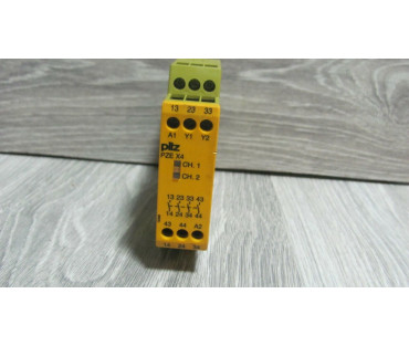 774585 Pilz PZE X4 24VDC 4n/0 Safety Relay ( 1 LOT 4 PCS )